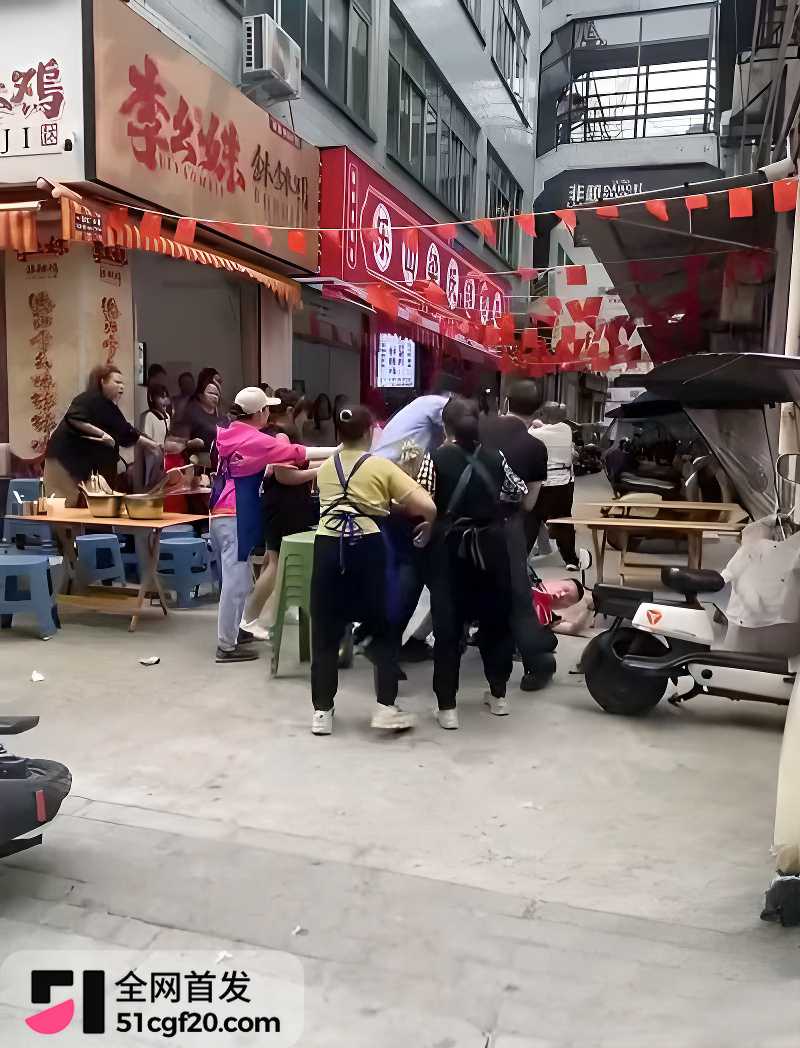 德阳小吃街群架现场曝光 1