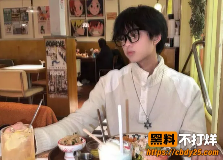 悉尼大营销Alex脚踏两船04