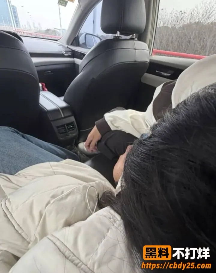 悉尼大营销Alex脚踏两船19