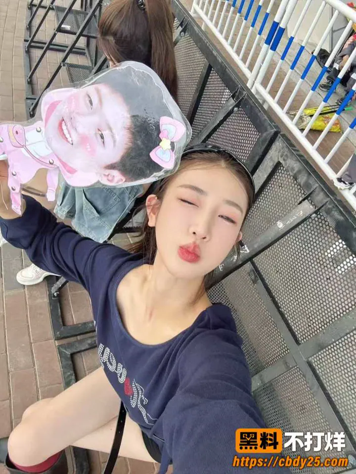 悉尼大营销Alex脚踏两船24