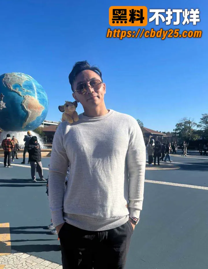 悉尼年上男被曝脚踏多船 1