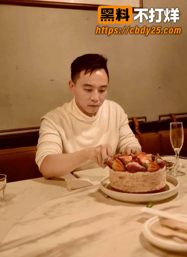 悉尼年上男被曝脚踏多船 5