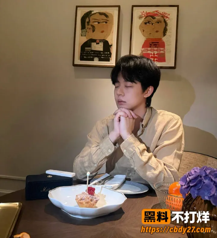 内娱男歌手刘仲贤官宣结婚后遭爆料44