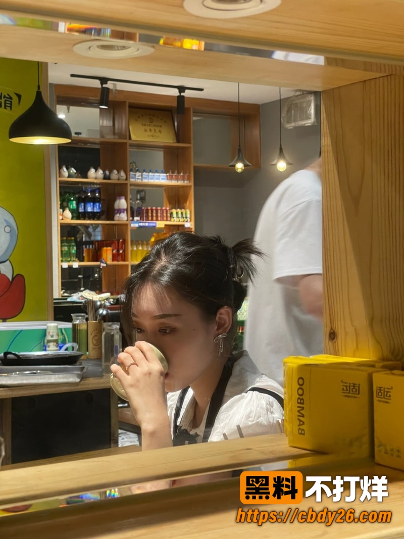 经典白嫩气质女大5