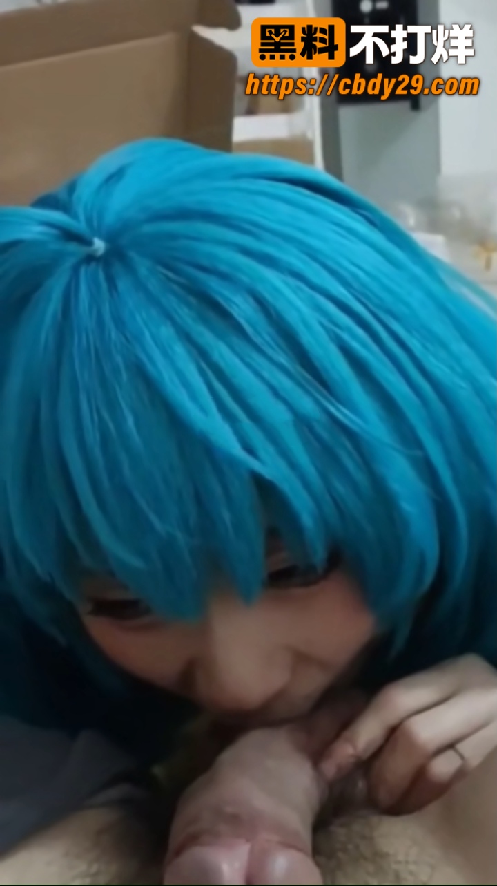 漫展约到19岁Coser学生妹 窗边后入双马尾女仆 1
