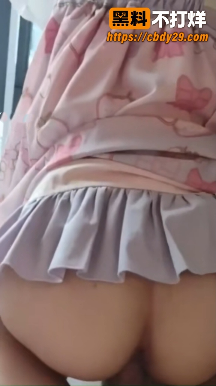 漫展约到19岁Coser学生妹 窗边后入双马尾女仆 2