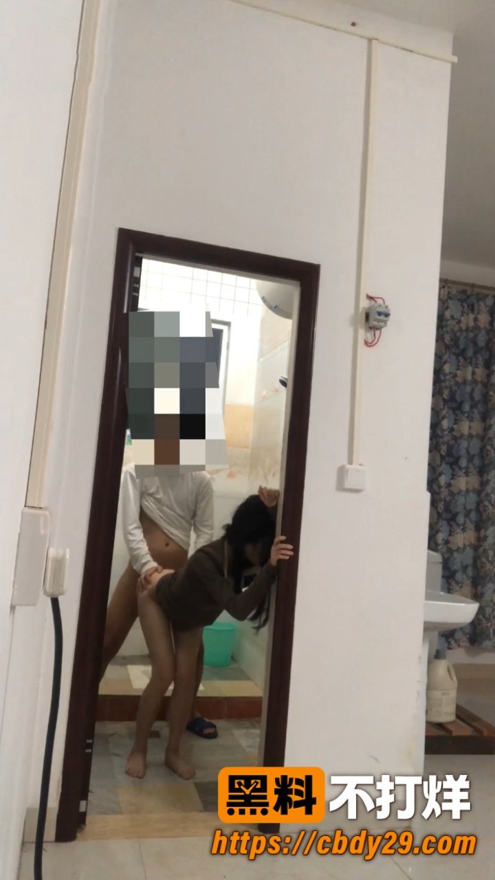 真实睡奸大一校花学妹 尿了校花一脸还拍视频威胁 2