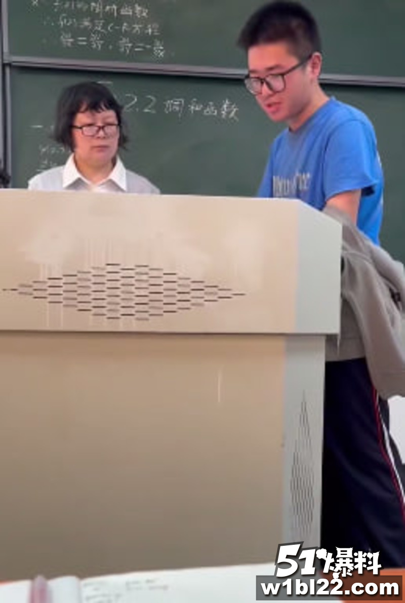 上海第二工业大学爆火的杀神 代课被抓 怒怼老师是破服务员