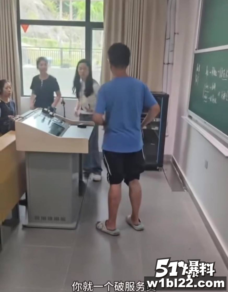 上海第二工业大学爆火的杀神 代课被抓 怒怼老师是破服务员