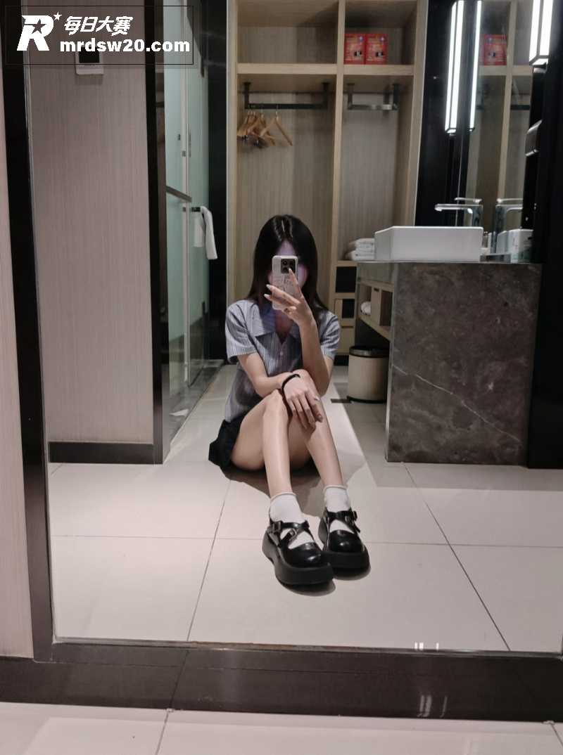 江大高颜值学生妹 反相关图片2