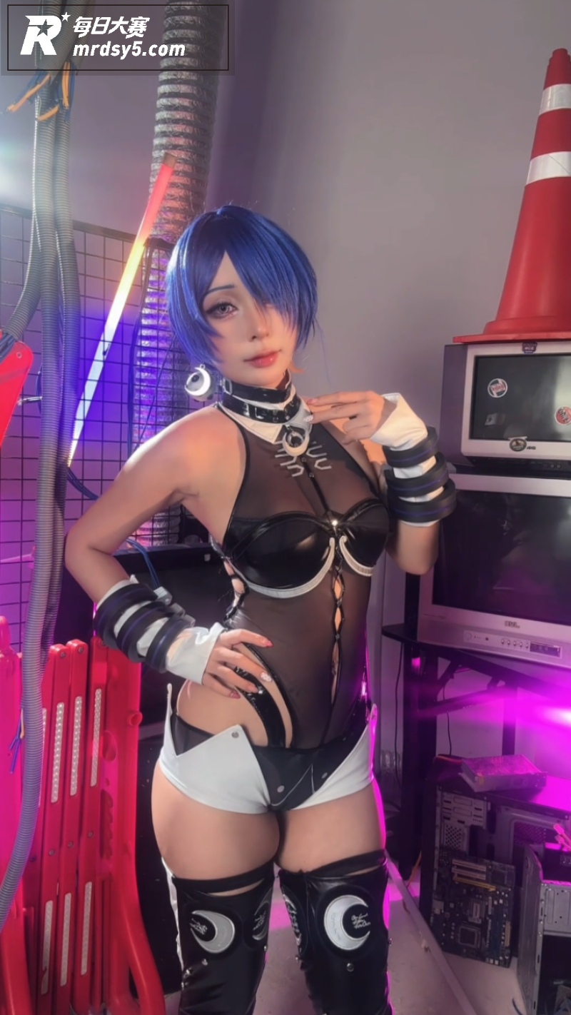 推特高颜值巨乳模特 相关图片1