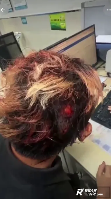 模仿王源网红王扁摆摊相关图片12