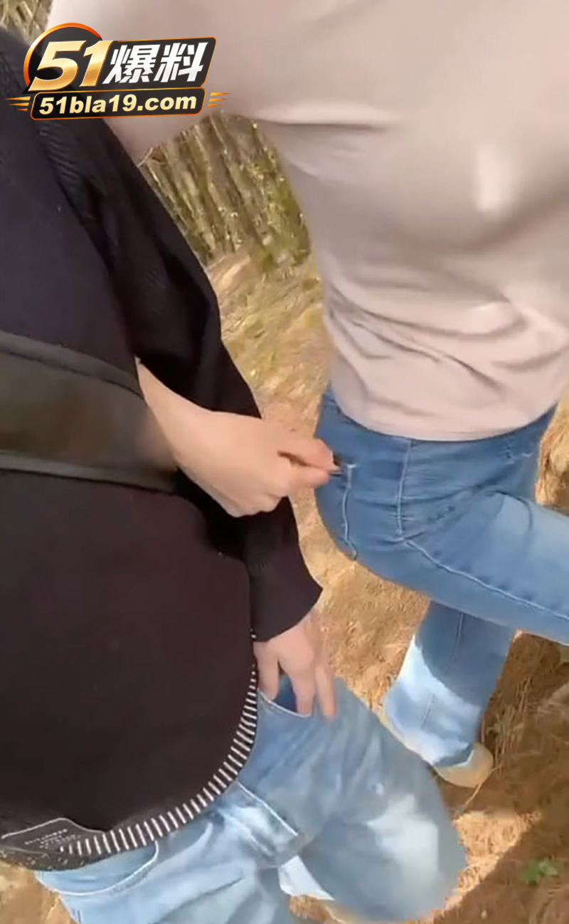 海角乱伦 小姨子的秘密 新作 小姨子携姐夫入山野战 酸奶伺候深喉肉棒 被后入爆操服软求饶