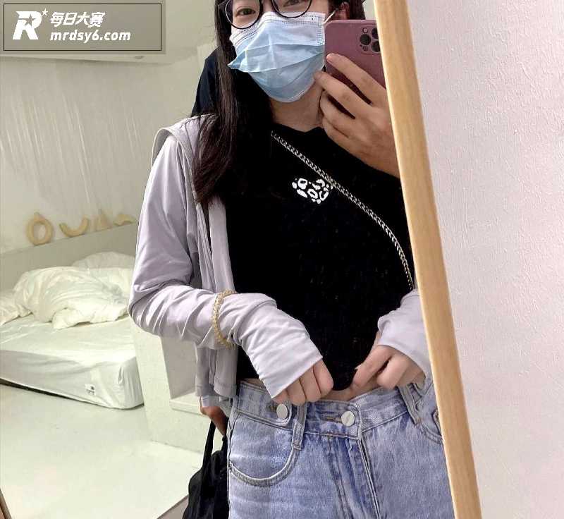 浙江嘉兴反差眼镜妹 相关图片2