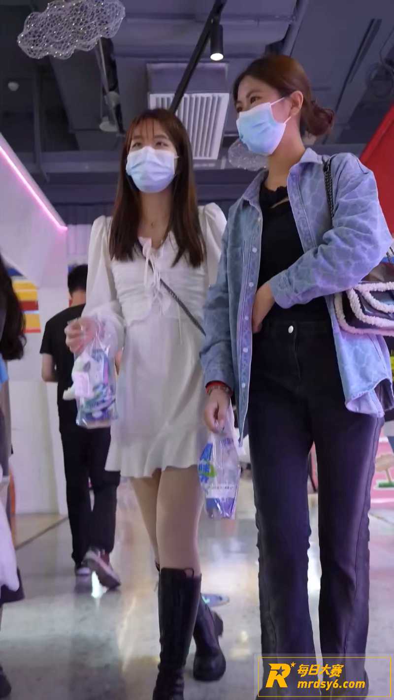 偷拍抄底系列 夜市商相关图片1