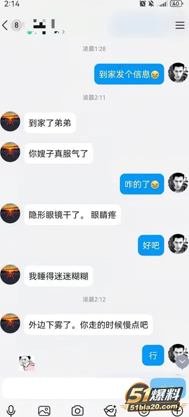 绿帽男喊别人操自己老婆 自己却在旁边打飞机 奇葩丈夫全程旁观还主动分享