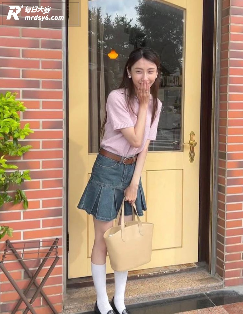 极品高颜值服装店老板相关图片3